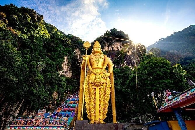 Private Kuala Lumpur City Tour : Petronas Twin Tower & Batu Caves - Batu Caves and the Lord Murugan statue