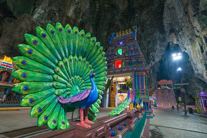 Private Kuala Lumpur City Tour : Petronas Twin Tower & Batu Caves - Istana Negara and Thean Hou Temple