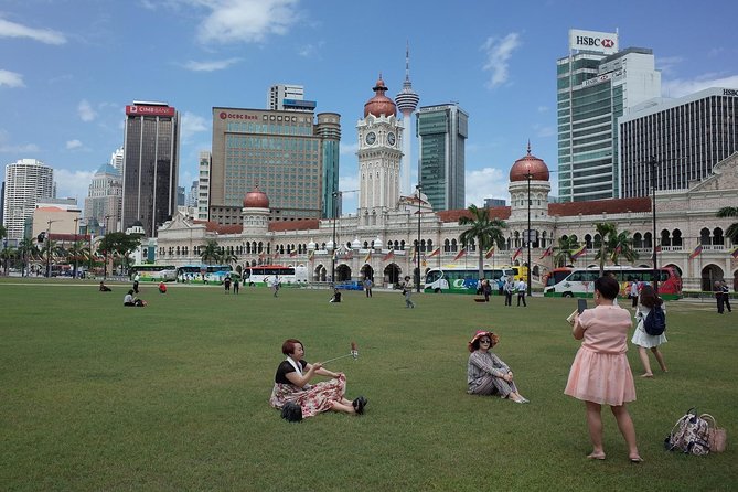 Private Kuala Lumpur Night Market And Food Tour - What the Malaysian buffet adds