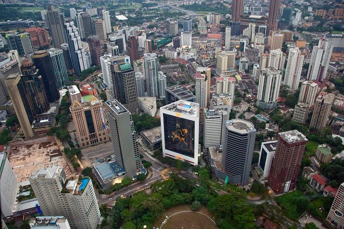 Private Kuala Lumpur Photographic Tour With Petronas Towers & Sky Box K.L Tower - Thean Hou Temple’s layered details