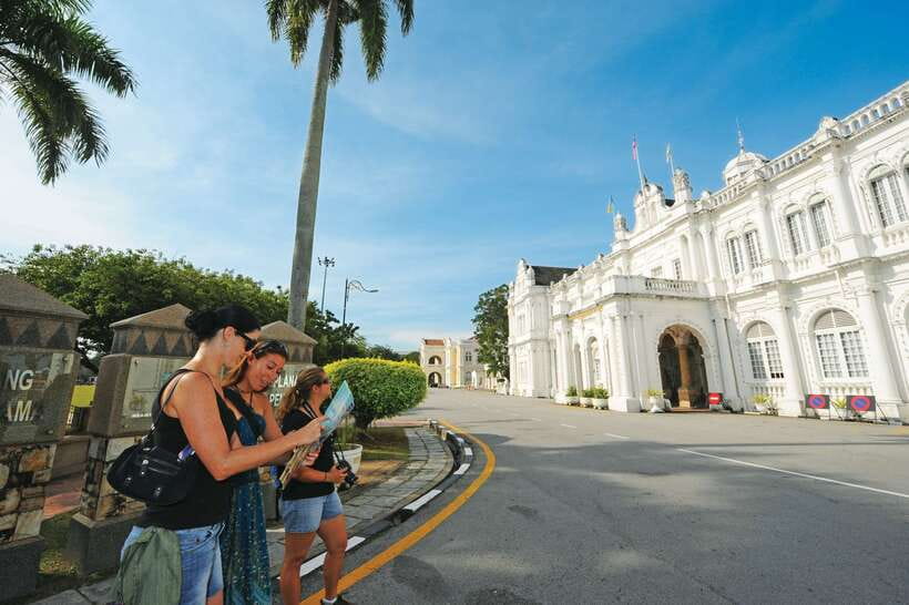 Private Penang City Tour with Kek Lok Si Temple - George Town’s streets and Penang street art