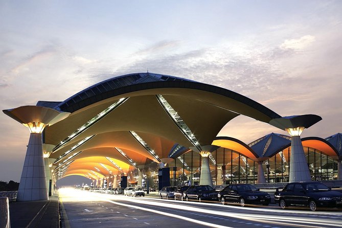 Private Return Transfer : Kuala Lumpur Airport (Arrival and Departure) - Finding the representative at KLIA