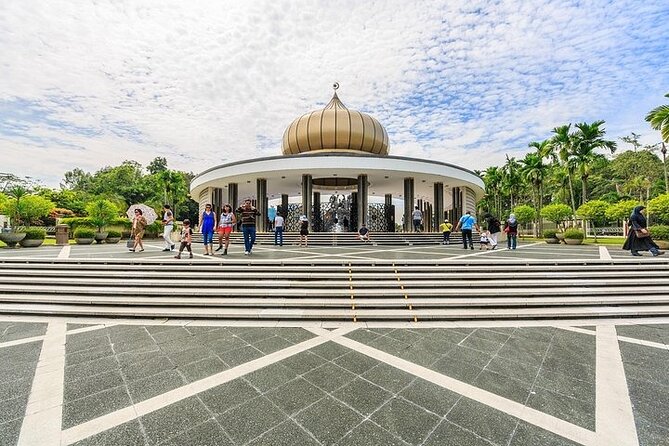 Private Shore Excursion from Klang Port to KL city tour - Batu Caves: Malaysia’s most dramatic opening stop