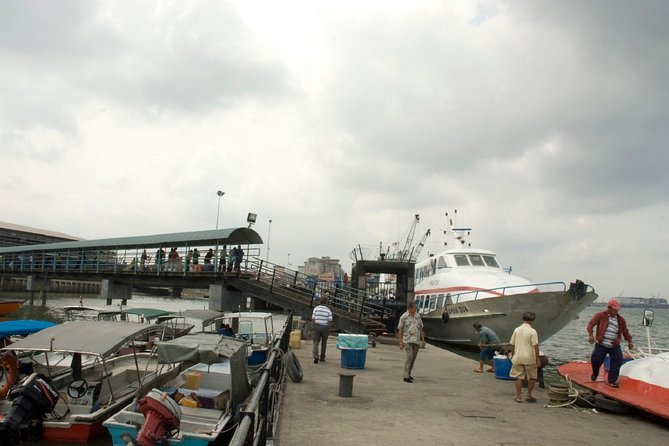 Private Tour: Crab Island Sightseeing Boat Ride and Seafood Lunch - Key points before you book