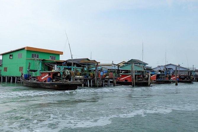Private Tour: Crab Island Sightseeing Boat Ride and Seafood Lunch - What the $125 price really covers