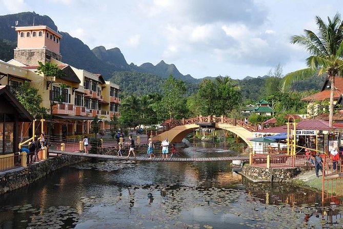 Private Tour in Langkawi with SkyBridge and Langkawi Cable Car - Walking the Sky Bridge above the trees