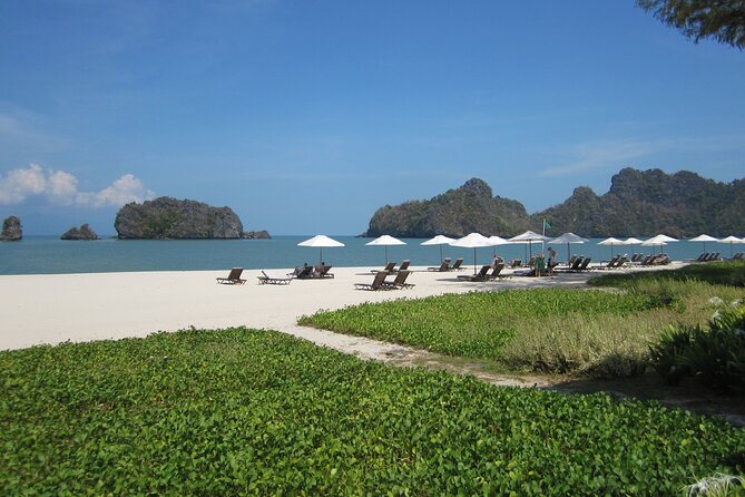 Private Tour to Langkawi Cable Car & Tanjung Rhu Beach - A quick look around Oriental Village