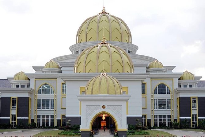 Putrajaya, Batu Caves And Kuala Lumpur Full-day City Tour - Batu Caves: a lively start with limited time