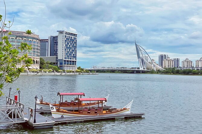 Putrajaya Half Day Tour with Pink Mosque & River Cruise(SIC) - Government Centre and Perdana Putra