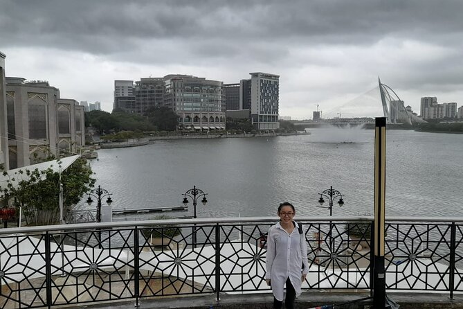 Putrajaya Tour From Kuala Lumpur - Millennium Monument and the waterfront view
