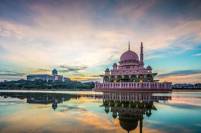 Putrajaya Tour with Traditional Boat Cruise & Pink Mosque (Private) - The 30-minute traditional boat cruise