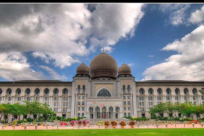 Putrajaya Tour with Traditional Boat Cruise & Pink Mosque (Private) - Who will enjoy this half-day outing?
