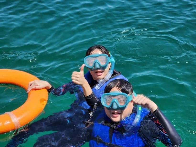 Sabah: Ara Dinawan Island - Forty-five minutes for water sports and beach time
