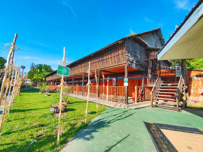 Sabah : Koisaan Cultural Village - Magagung and Sumazau bring the visit to life