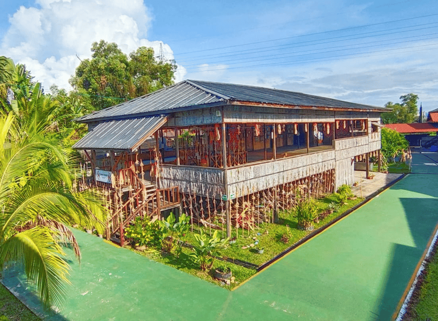 Sabah : Koisaan Cultural Village - From fire making to giant slippers