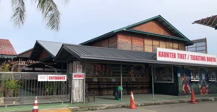 Sabah : Koisaan Cultural Village - Eleven houses, eleven regional perspectives