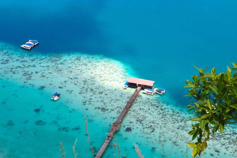 Semporna: Bohey 3 Islands Hike, Snorkel/Dive Tour with Lunch - What the crew does well