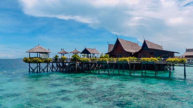 Semporna: Mabul and Kapalai Trip in Snorkel or Dive & Lunch - What this Semporna day trip really offers