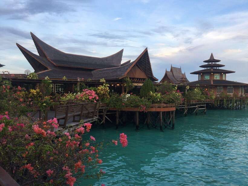 Semporna: Mabul and Kapalai Trip in Snorkel or Dive & Lunch - Mabul Water Bungalows and the water village