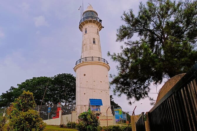 Shared Fireflies Tour with Blue Tears and Seafood Dinner - Bukit Melawati and the Altingsburg Lighthouse