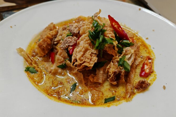 Small Group Melaka Flavours Food and Culture Tour - Jalan Hang Kasturi: coffee and Malaysian flavors