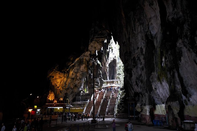 The holy caverns and temples of the Batu Caves - The batik stop, useful context and a sales pitch