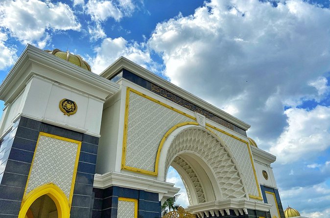 Transit Tour Private Tour (Ex Port Klang Cruise Centre/KLIA 1 &2) - What the private guide adds